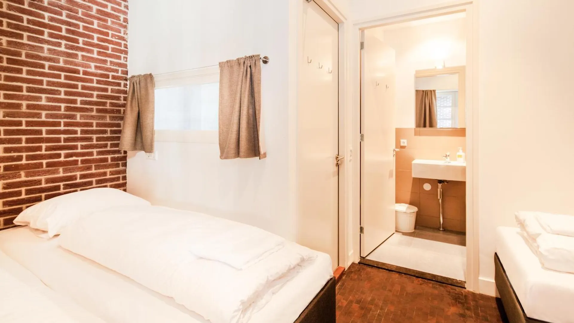 ***  Hotel Not Hotel Amsterdam Hollanda
