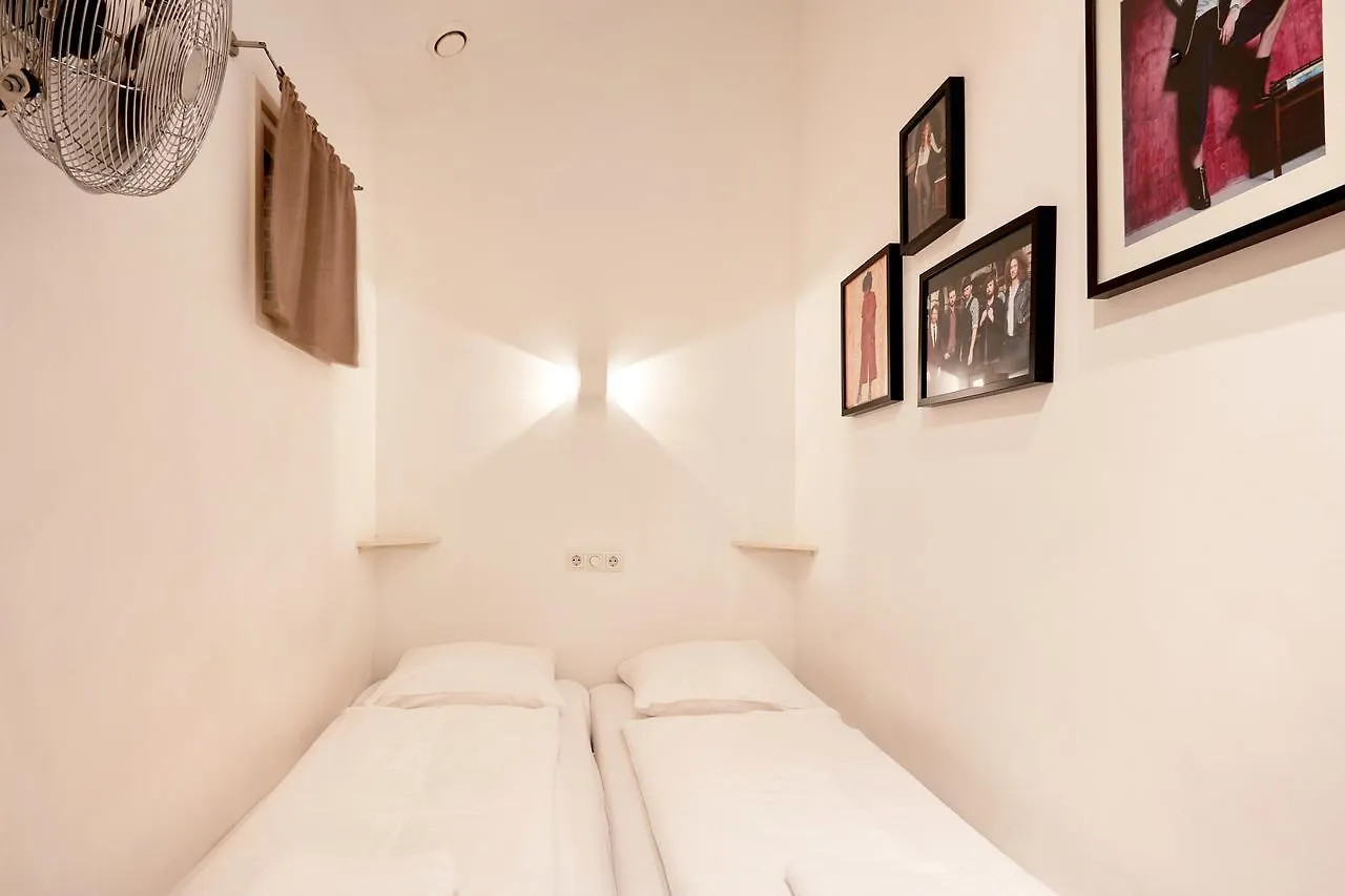 Hotel Not Hotel Amsterdam Hollanda